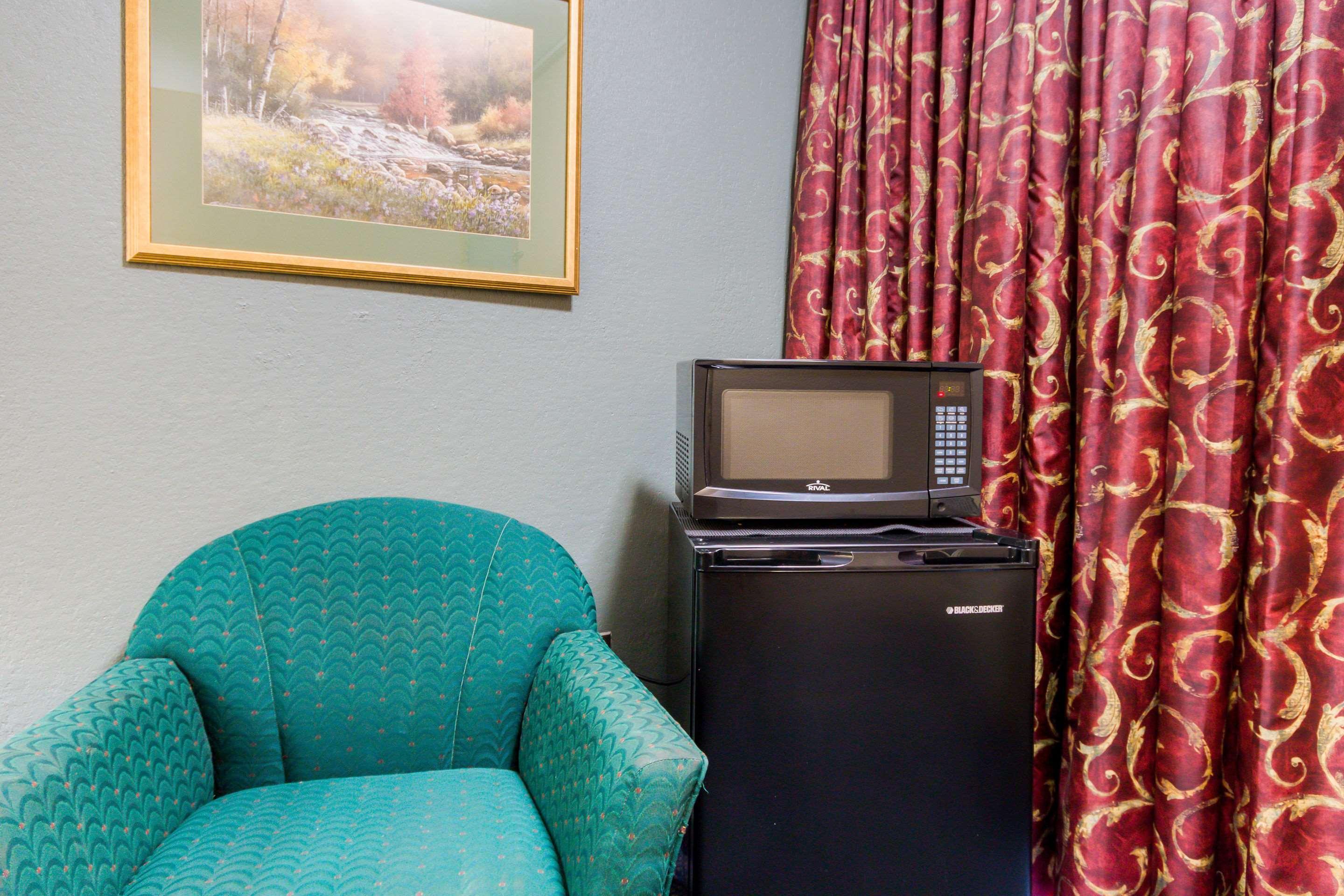 Rodeway Inn And Suites Portsmouth Buitenkant foto
