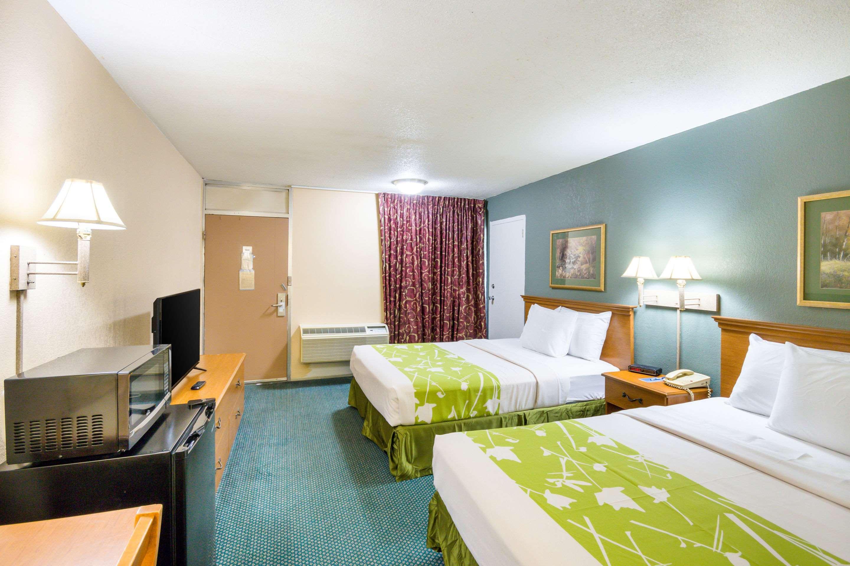 Rodeway Inn And Suites Portsmouth Buitenkant foto