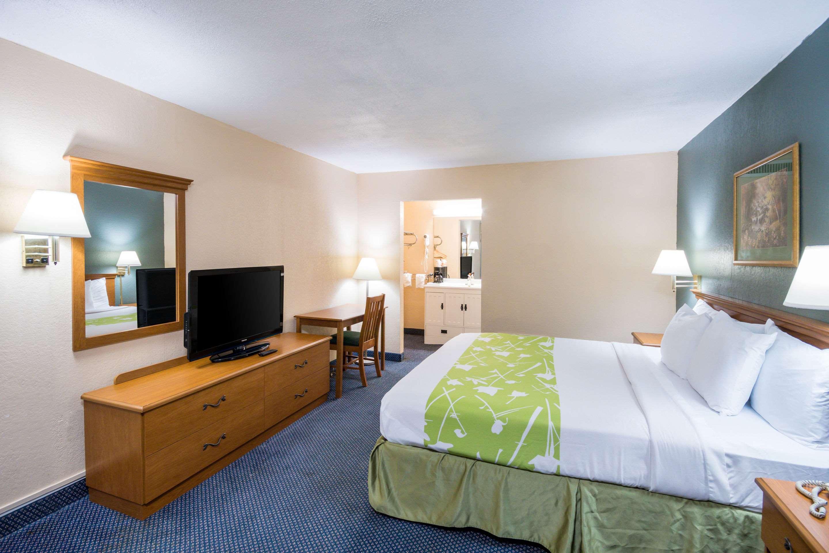 Rodeway Inn And Suites Portsmouth Buitenkant foto