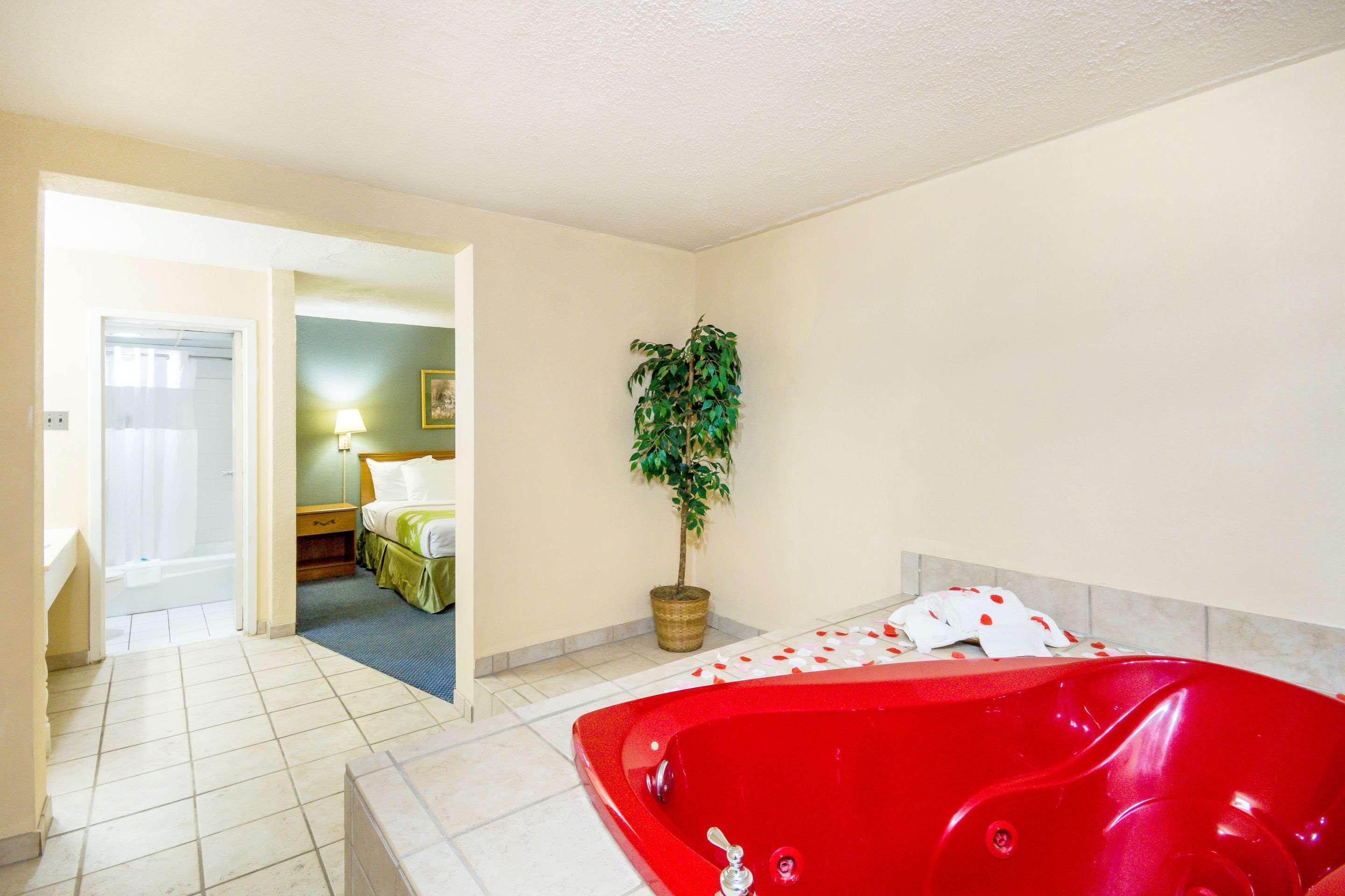 Rodeway Inn And Suites Portsmouth Buitenkant foto