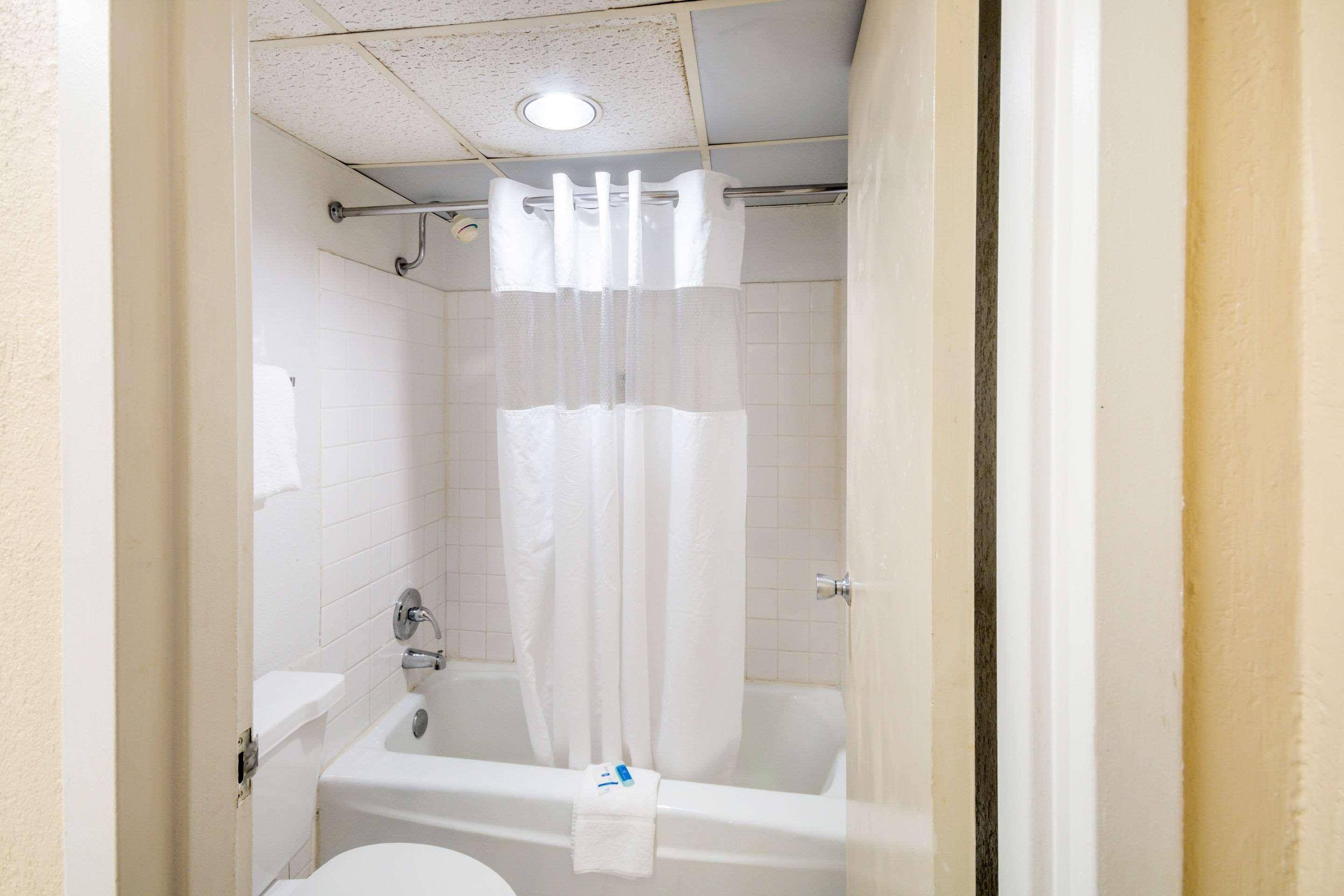 Rodeway Inn And Suites Portsmouth Buitenkant foto