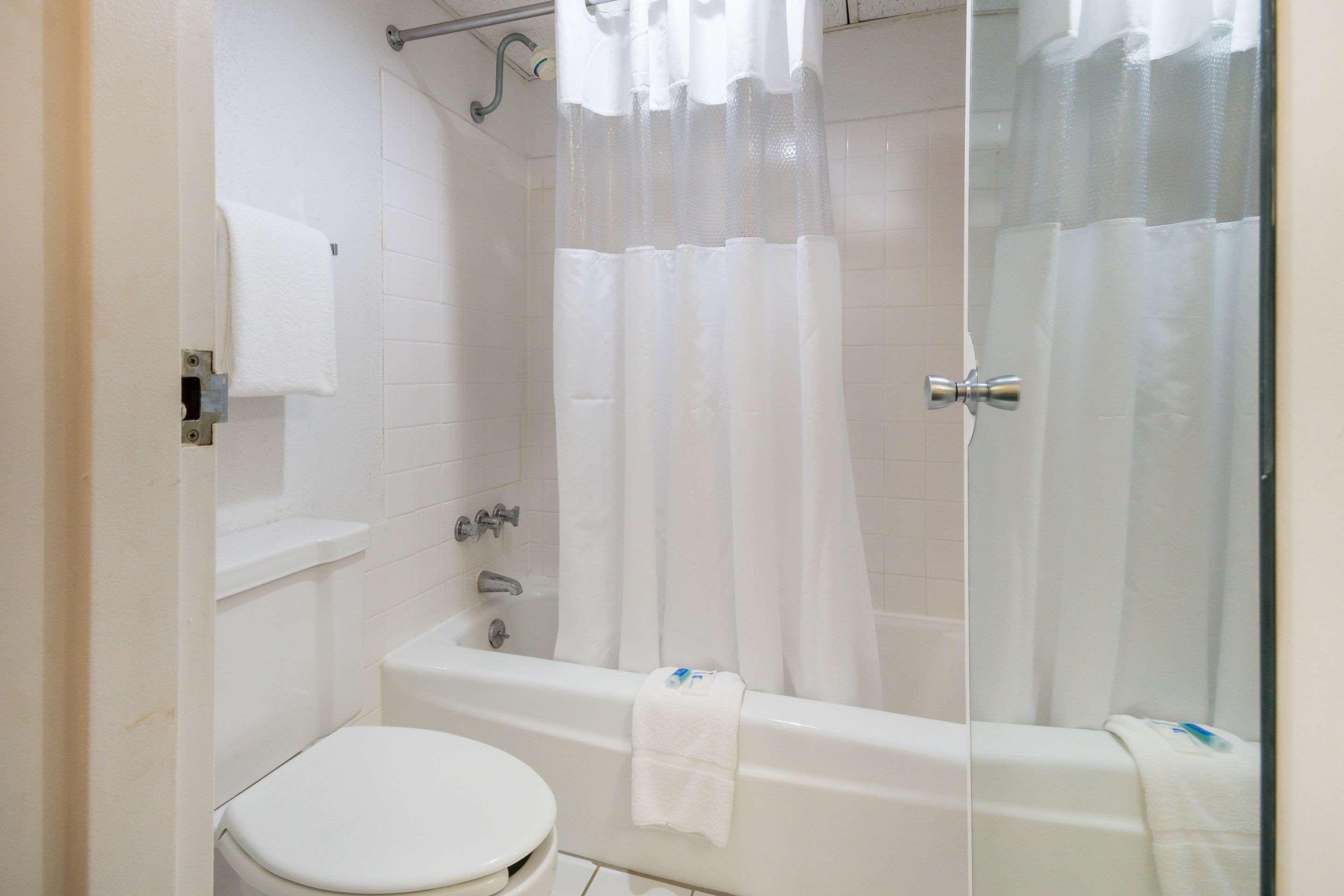 Rodeway Inn And Suites Portsmouth Buitenkant foto