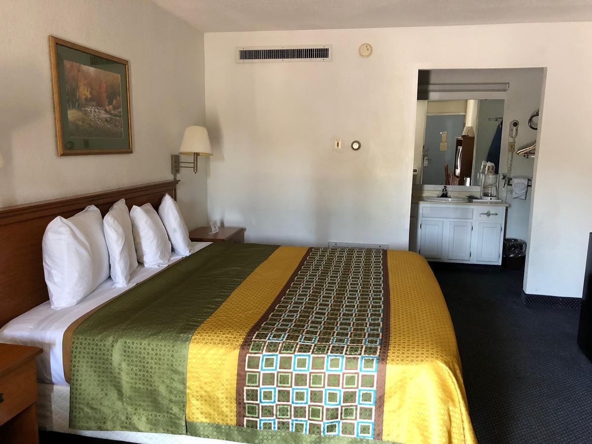 Rodeway Inn And Suites Portsmouth Buitenkant foto